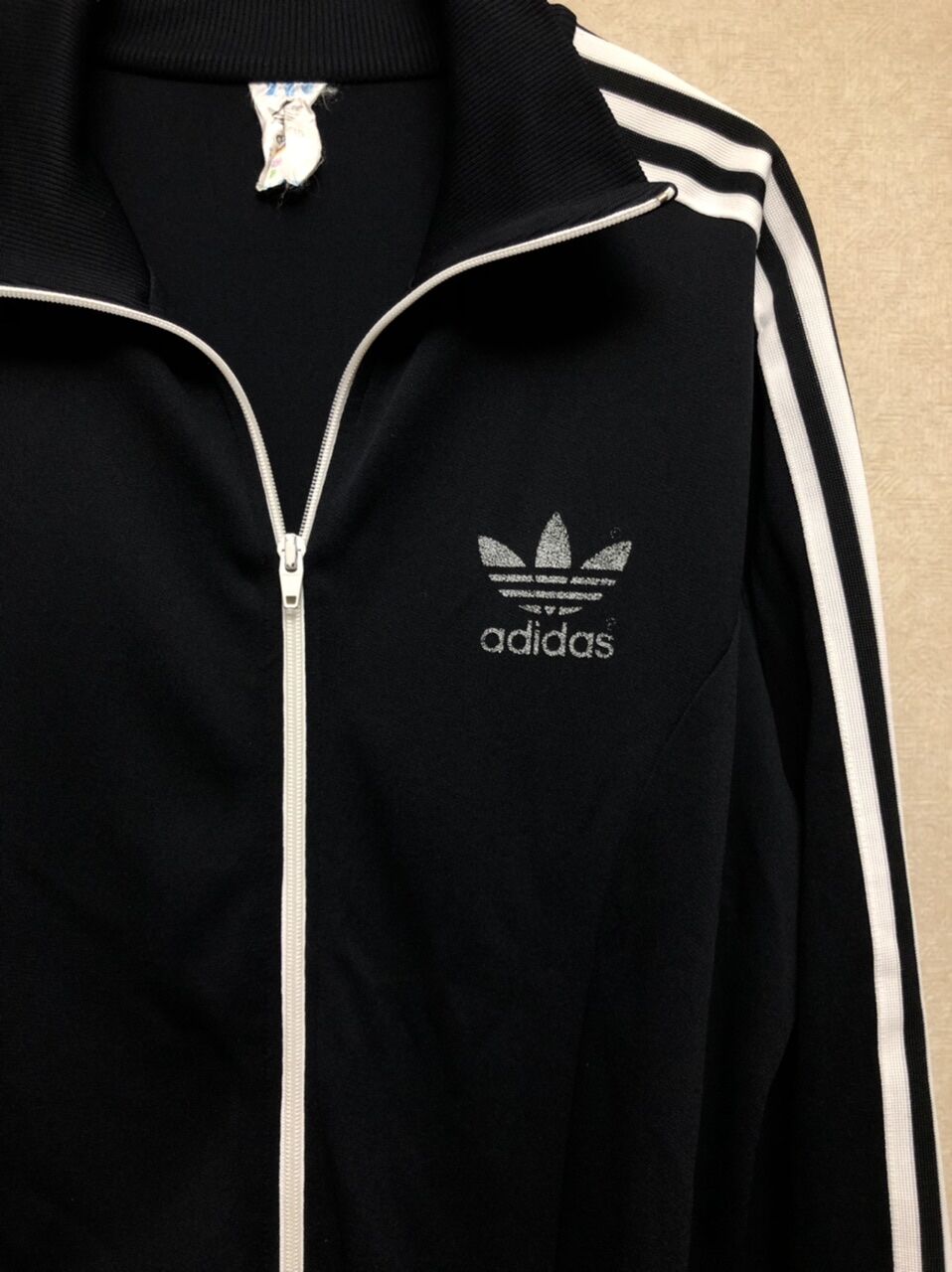 レッドデータオールドadidas〉80年代後期adidasトレフォイルロゴ レッドデータオールドadidas〉80年代後期adidasトレフォイルロゴ