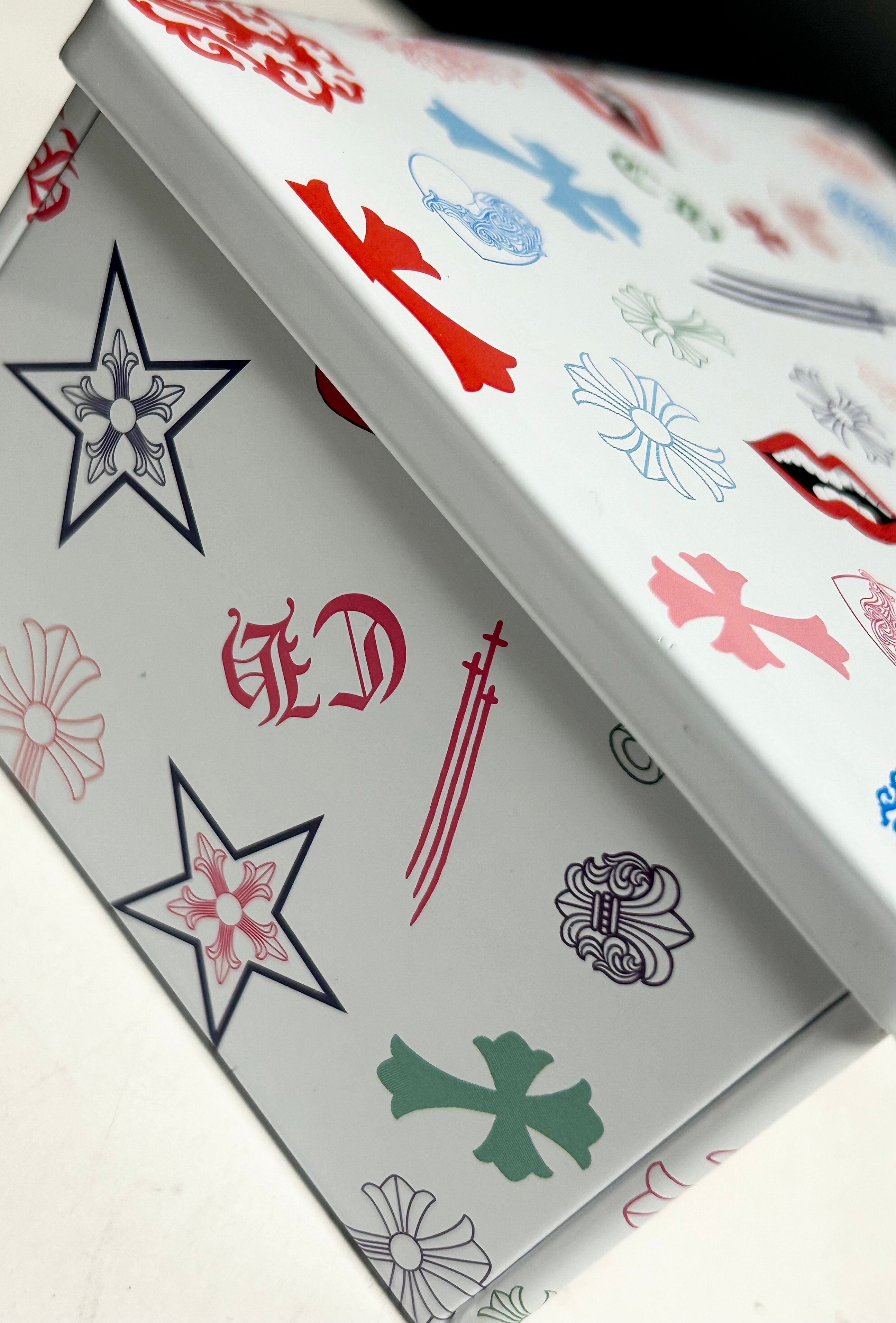 クロムハーツ　ヨックモック　ノベルティ　缶 クロムハーツ2019,sドリームコラボレーションCH BOX〉Chrome Hearts