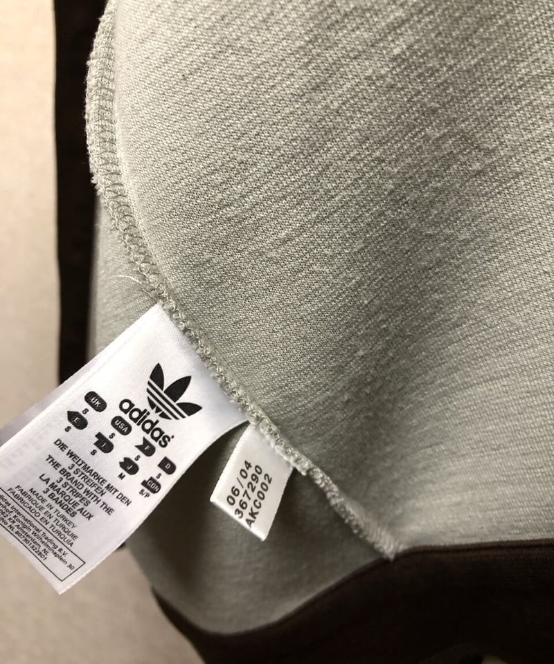 【希少】オールドadidas メタルボタン ヴィンテージ ジャケット 万国旗 オールドadidas希少メタルボタン》adidasオールドモデル04年製