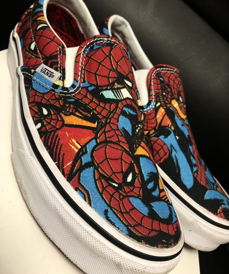 プレミアムダブルネームスリッポンユニセックスサイズ〉MARVEL × VANS 