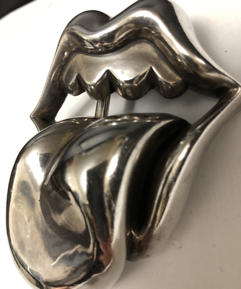 超希少 2005年 シルバーアクセ完全FILE11 帝王クロムハーツの逆襲 帝王クロムハーツ希少LIPS&TONGUEシルバーバックル》 Chrome