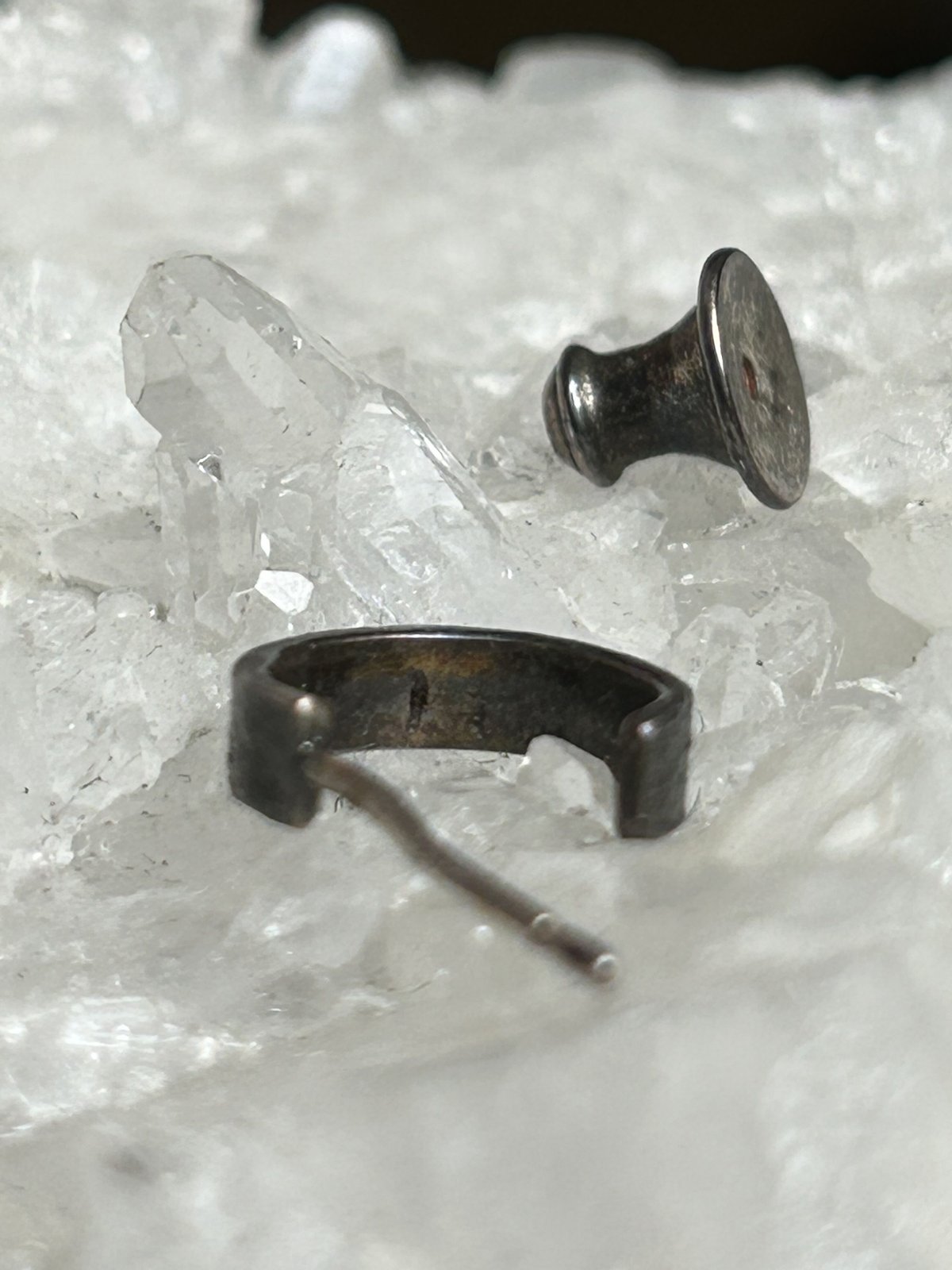 コアブランドiolom退廃燻し加工SILVER925スタッドピアス〉iolom