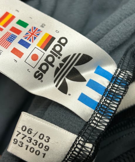 〈クラバーストリートオールドモデルアディダスジャパン正規品〉アディダスジャパン正規品2003,s BLACKX LEGACYトラックパンツリアル年代フラッシャータグ付未使用品スペシャルプライス