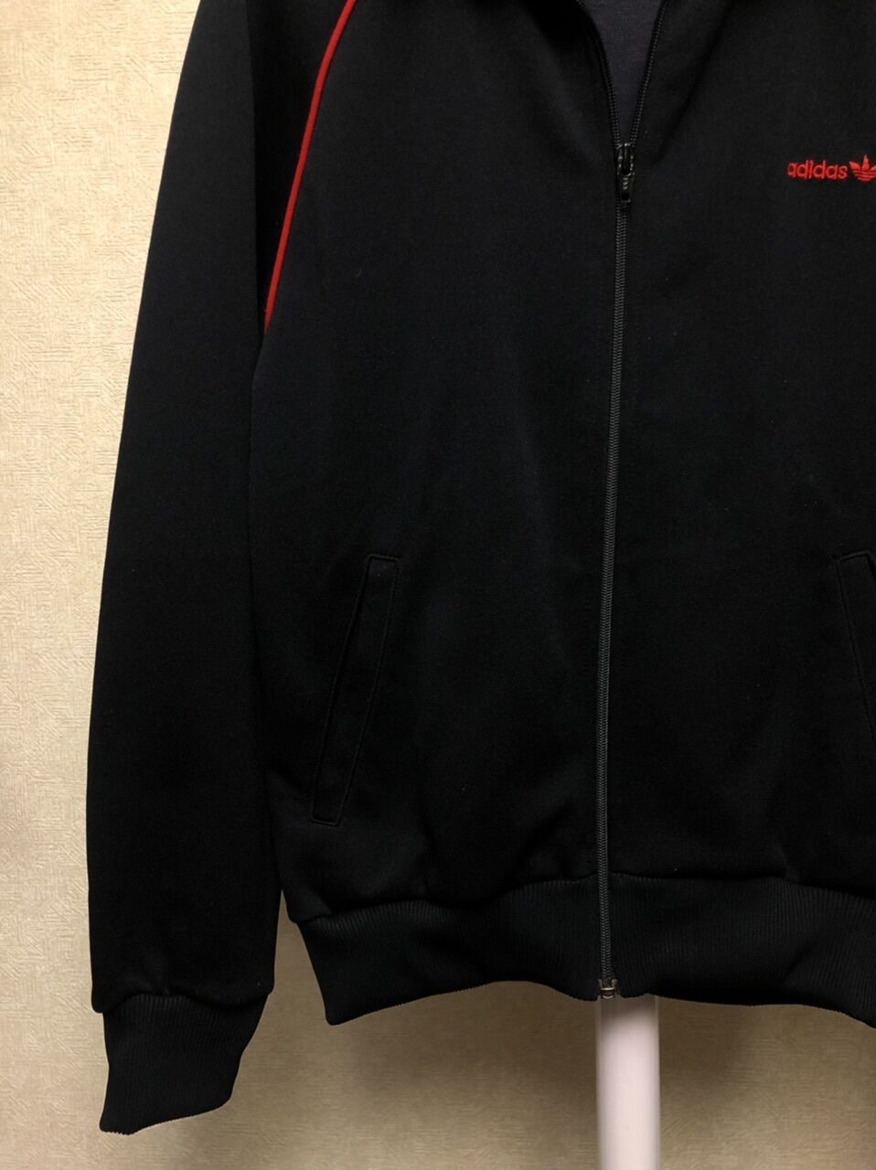 エイティーズRock'n Roll黒×赤〉80年代デサントタグadidas希少黒 エイティーズRock'n Roll黒×赤〉80年代デサントタグadidas希少黒