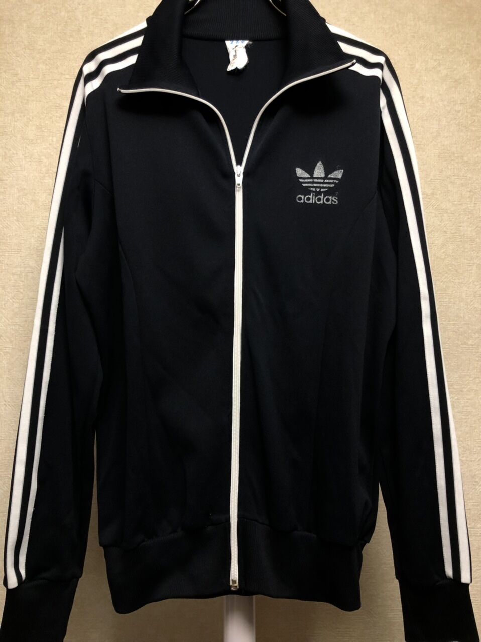 レッドデータオールドadidas〉80年代後期adidasトレフォイルロゴ レッドデータオールドadidas〉80年代後期adidasトレフォイルロゴ