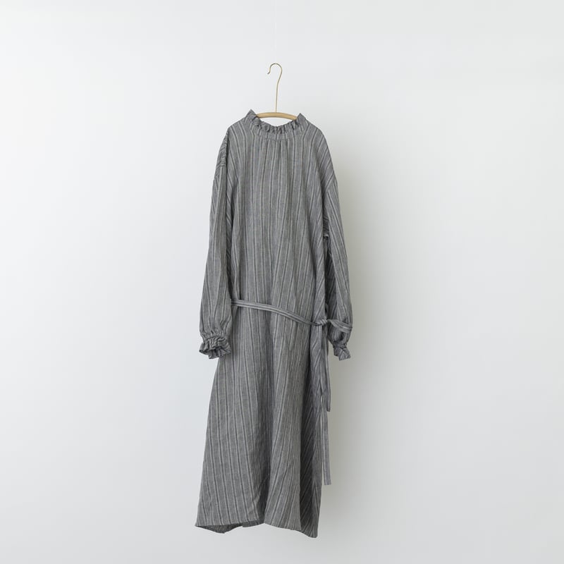 ★新品未使用familiar グレー フリル袖 ワンピース 90㌢ フリルワンピース［グレー] | nuuno.
