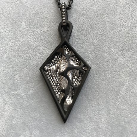 CEORIZ "Jesus" Pendant top. Black Gold(top)×Black Gold.