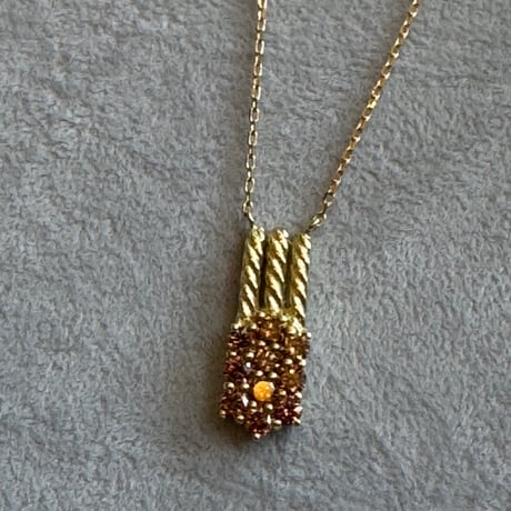 "K18 Color stone necklace.