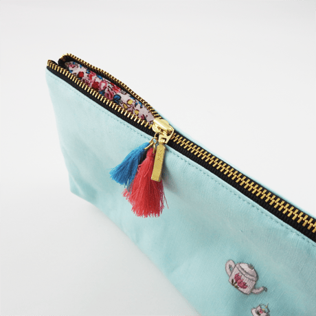 手刺繍入りポーチ