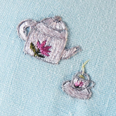 手刺繍入りポーチ
