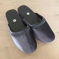 ベトナム ベロアサンダル　グレーＤ