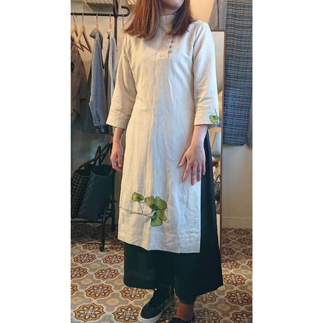 手刺繍入り アオザイ