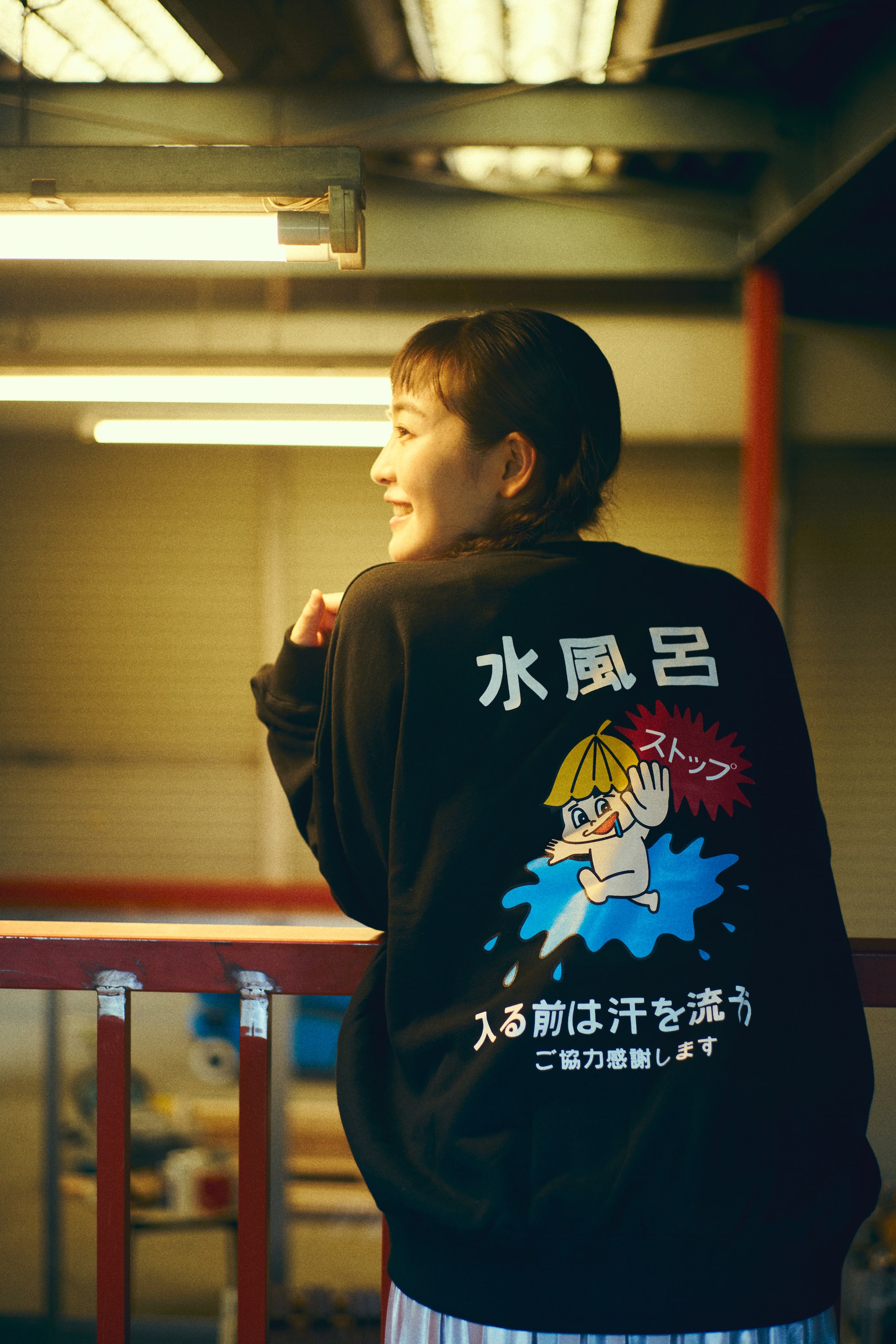 ストップ坊やバックプリントスウェット ブラック | サウナイキタイSTORE