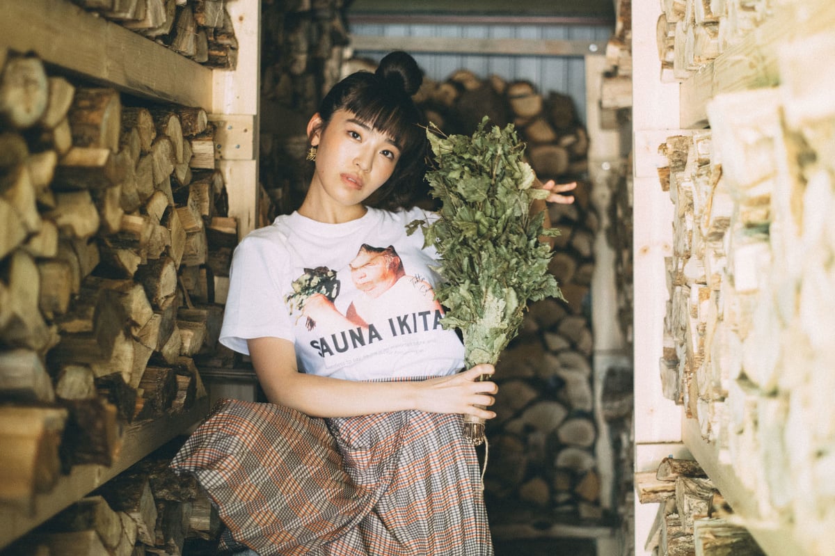 ウィスキングおじさん - サウナのあるところコラボTシャツ | サウナ