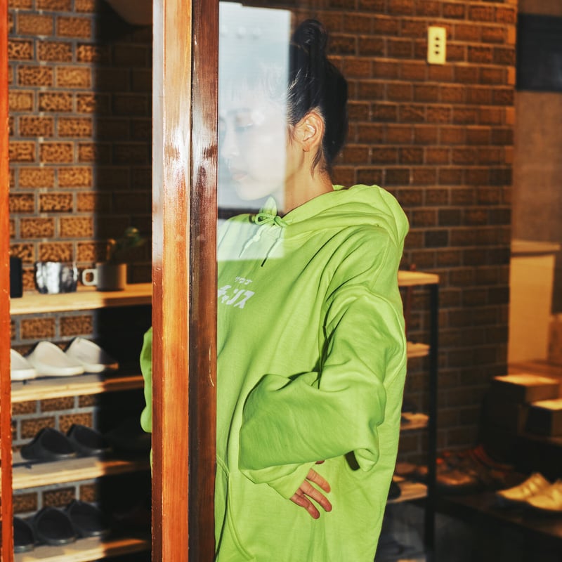 ウナギ・サヤカ選手 フード付きパーカー XLイエロー ウナギ・サヤカ選手 フード付きパーカー XLイエロー