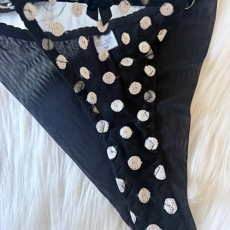 polka dots black × white