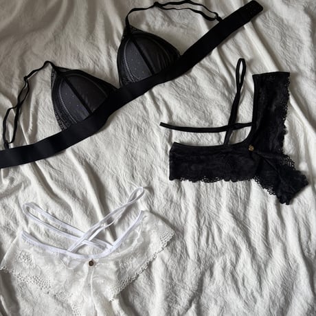 J flower lace cross panty
