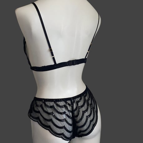 black kira【T-0654】