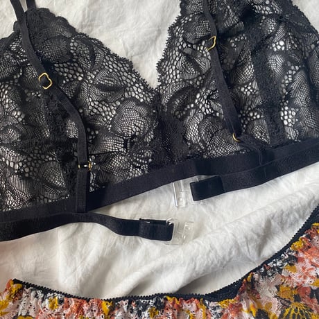 black bralette × flower print Tshort【T-0447】
