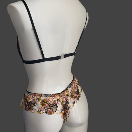 black bralette × flower print Tshort【T-0447】
