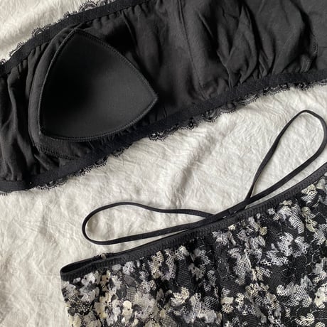 black bandeau bralette × flower shorts【C-0072】