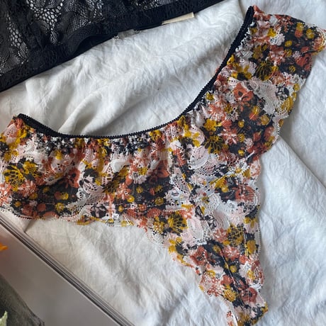 black bralette × flower print Tshort【T-0447】