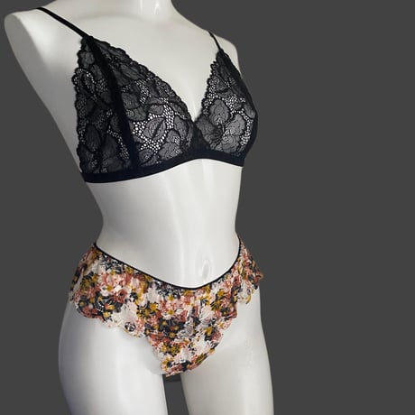 black bralette × flower print Tshort【T-0447】