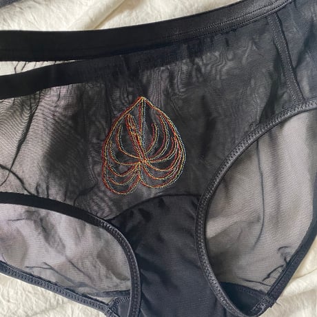 sample leaf shorts black