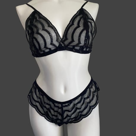 black kira【T-0654】