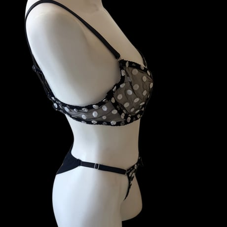 polka dots black × white
