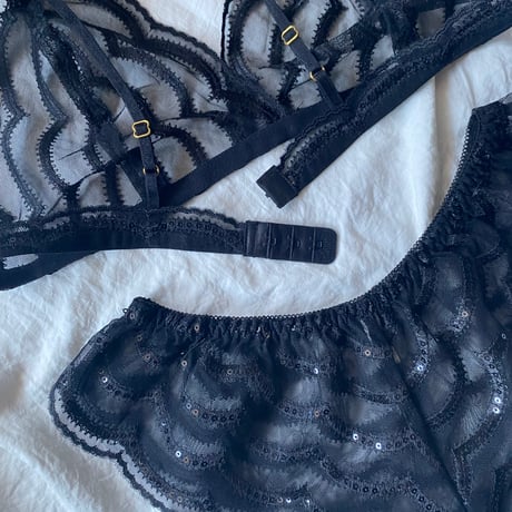 black kira【T-0654】