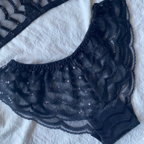 black kira【T-0654】