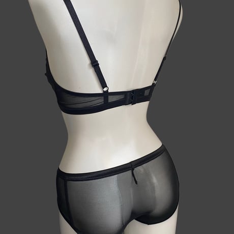 sample rose shorts black