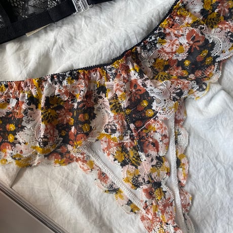 black bralette × flower print Tshort【T-0447】