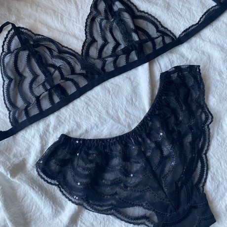black kira【T-0654】