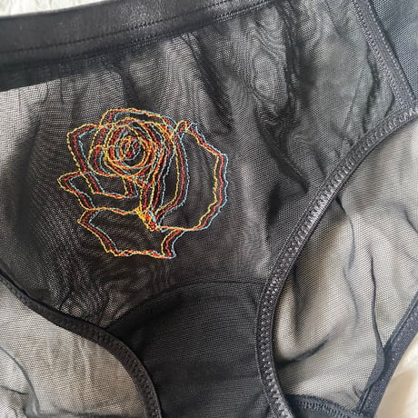 sample rose shorts black
