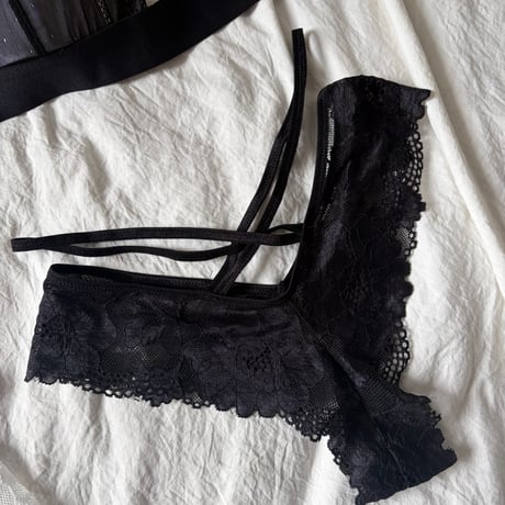 J flower lace cross panty