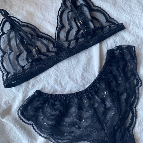 black kira【T-0654】