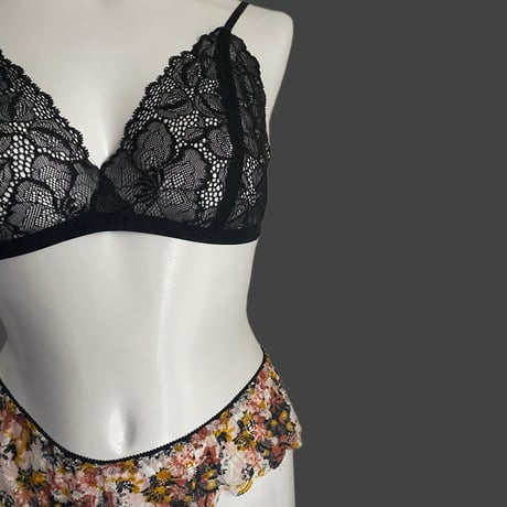 black bralette × flower print Tshort【T-0447】
