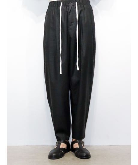 リラックスワイドテーパードパンツ