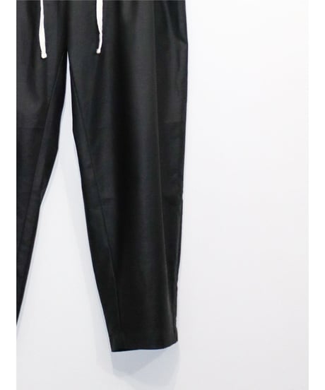 リラックスワイドテーパードパンツ