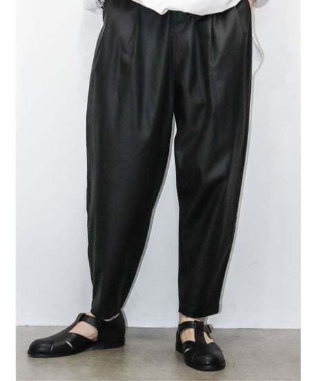 リラックスワイドテーパードパンツ