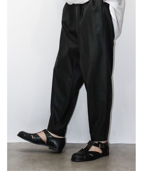 リラックスワイドテーパードパンツ