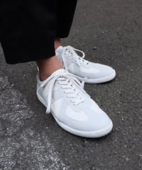 ジャーマントレーナー「ホワイト」「エナメルブラック」