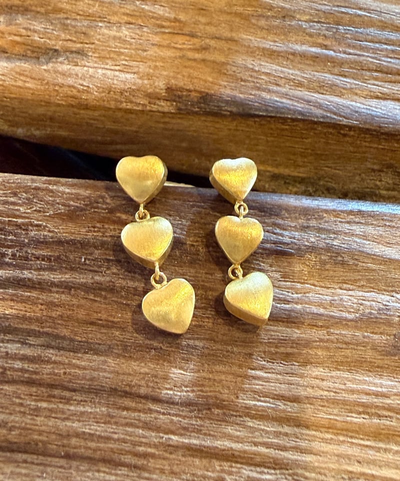 Hima ヒマ 22Kgold トリプル ハート💛 3連ピアス | hima Hima ヒマ 22Kgold トリプル ハート💛 3連ピアス | hima