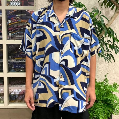 Roundy Bay Rayon Open Collar Shirt size XL