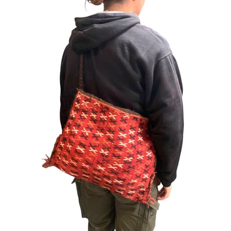 RUG FABRIC SHOULDER BAG