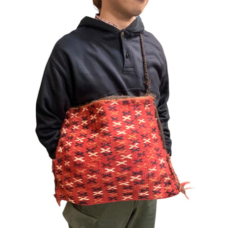 RUG FABRIC SHOULDER BAG