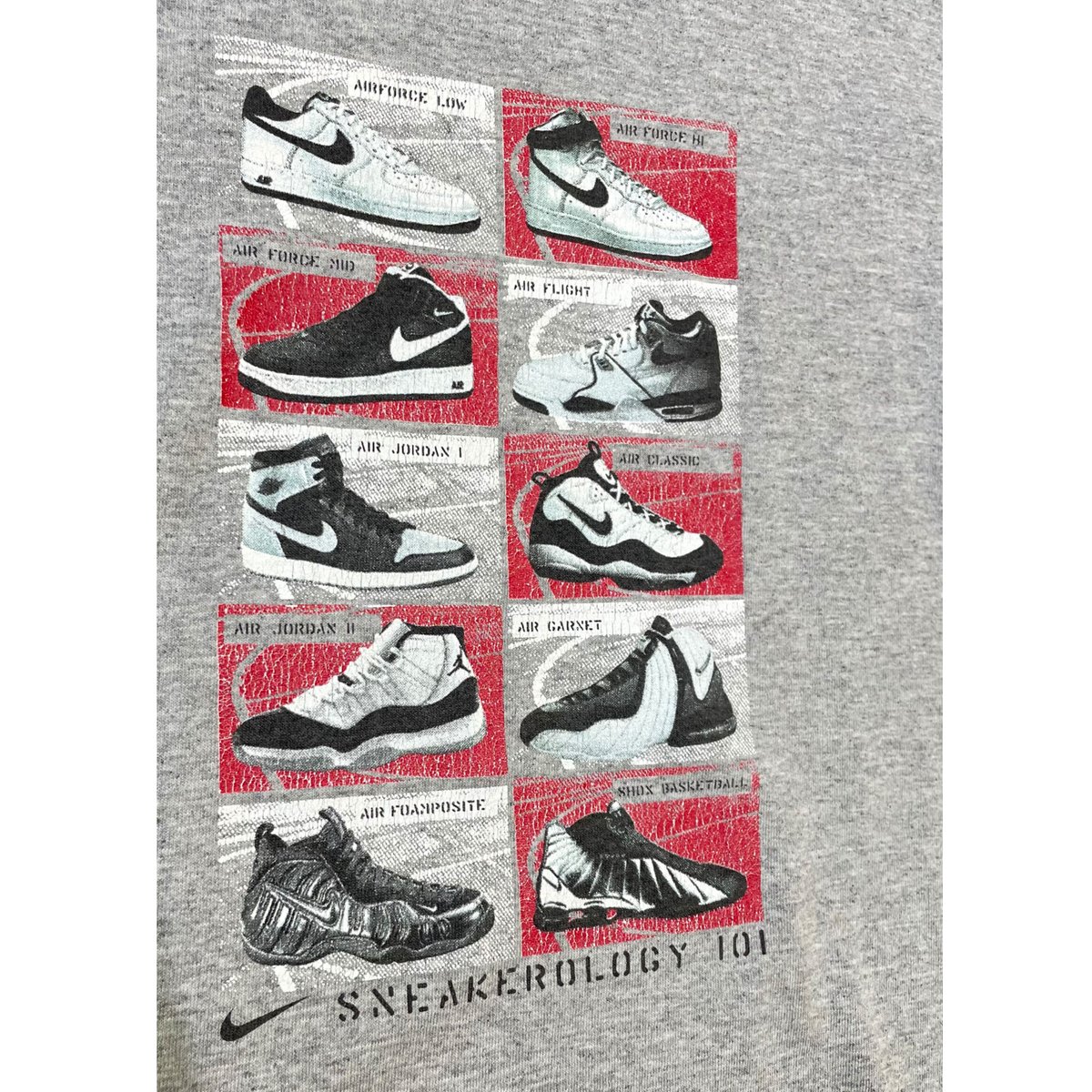 NIKE - NIKE 漫画版 レブロン/カイリー シーズナルロゴ Tee【XL】 NIKE 漫画版 レブロン/カイリー シーズナルロゴ Tee【L】