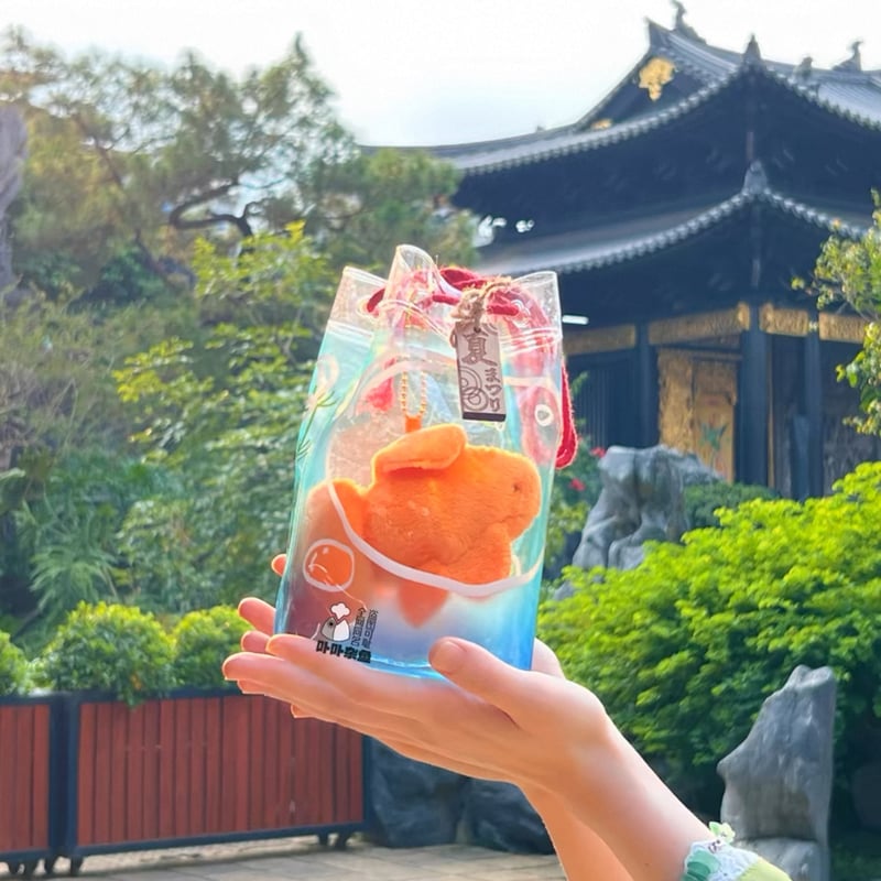 ミニ巾着袋☘️ミニ金魚鉢☘️金魚入り☘️オイルチャーム☘️カワウソくんも混ぜて31個 ミニ巾着袋☘️ミニ金魚鉢☘️金魚入り☘️オイルチャーム